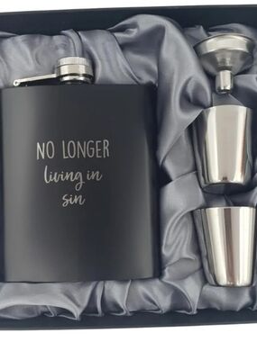 Source Unknown Matte Black Flask Gift Set with Silver Accessories